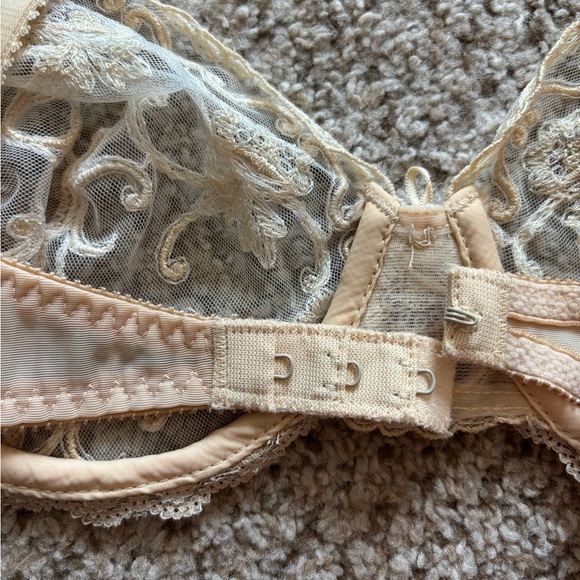 Vintage Valentino Intimo Elegant Lace Sheer Bra | 34C | feminine - Picture 4 of 7
